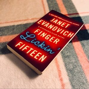 Finger Lickin’ Fifteen by Janet Evanovich